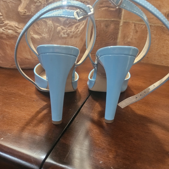 Steve Madden Blue Heels with Sleek Design - Picture 6 of 6